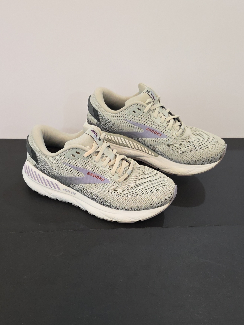 Brooks Ariel 24 GTS Women’s Shoes - Light Gray with Lavender Size 8.5 D Wide